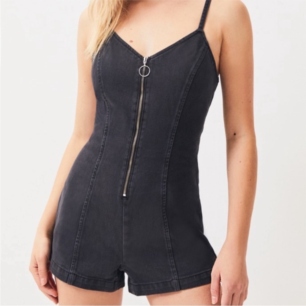 COPY - EUC PacSun Black Denim Zip-up Romper ⭐️